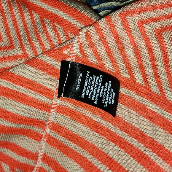 NWT Say What? Fringed Orange and Tan Sleeveless Cardigan Women's Small - Picture 4 of 4